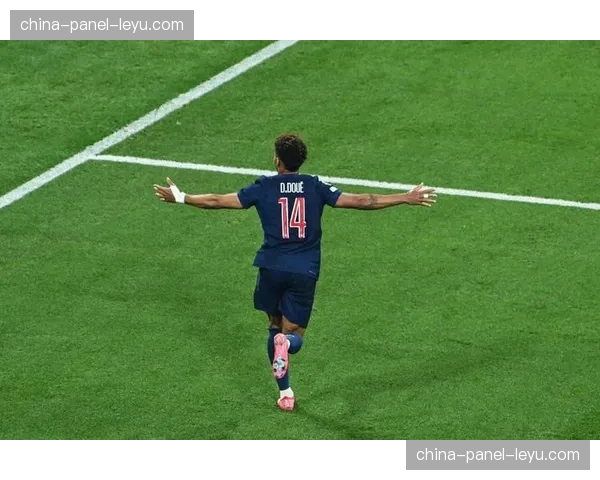 巴黎圣日耳曼3-0完胜梅斯，杜埃开场3分钟闪电破门