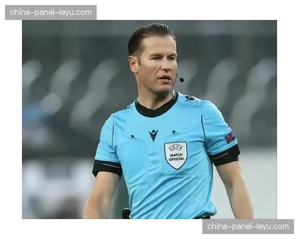 联赛裁判委员会内部备忘录强调将严格判罚进攻中推人获得传中空间的行为 联赛裁判委员会内部备忘录强调将严格判罚进攻中推人获得传中空间的行为