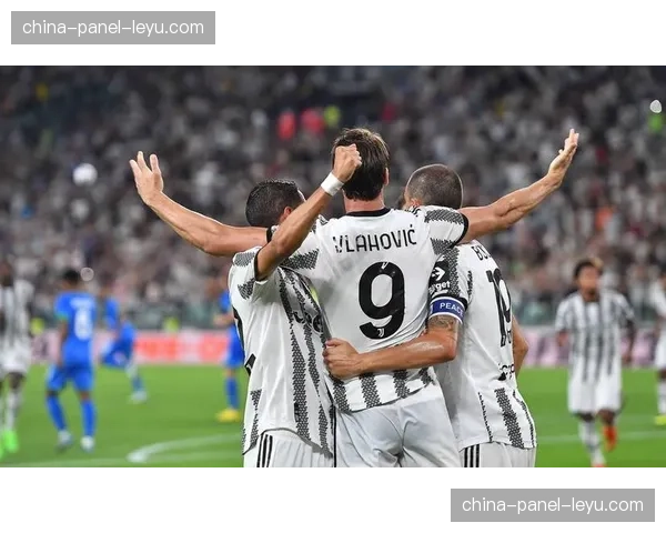 速报:尤文图斯1-0小胜莱切,弗拉霍维奇攻入制胜点球 速报:尤文图斯1-0小胜莱切,弗拉霍维奇攻入制胜点球