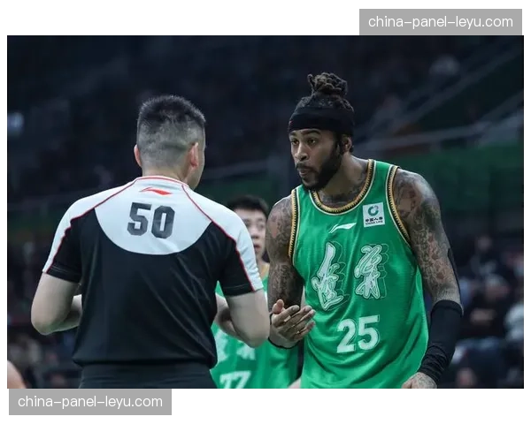 辽宁本钢大胜四川金强，以常规赛冠军身份进入季后赛