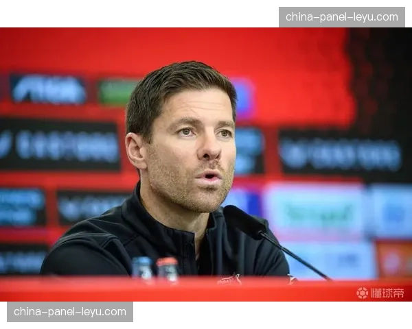 赛前发布会，勒沃库森主帅确认哈维·阿隆索将因累积黄牌停赛